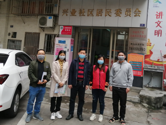 3月20日，市創(chuàng)文辦到興業(yè)社區(qū)調(diào)研，右二為李小紅。
