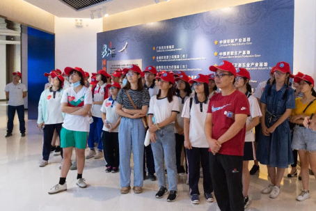 002 參觀鶴山工業(yè)城中歐創(chuàng)新中心、南國書香節(jié)共和分會場.jpg