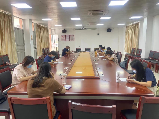 1： 9月8日—9日，沙坪一小的老師們集中沙坪一小峻廷灣校區(qū)，協(xié)助流調(diào)工作。.jpg