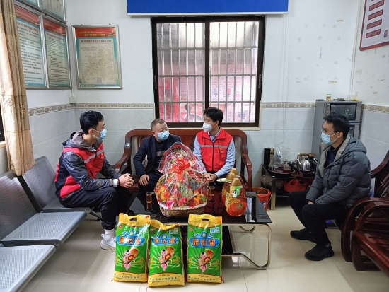 已處理1674092129214市委編制委員會(huì)辦公室到竹蓢社區(qū)開展慰問(wèn)活動(dòng).jpg