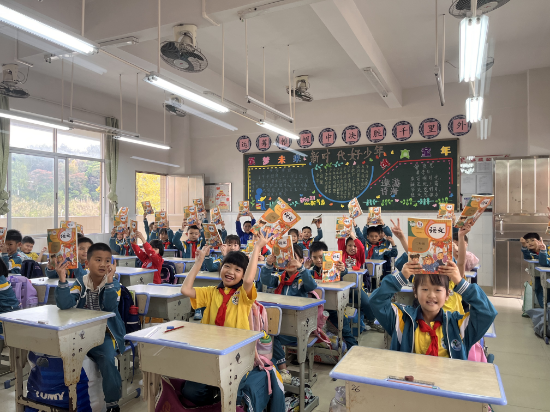 樓沖小學發(fā)新書啦！.jpg